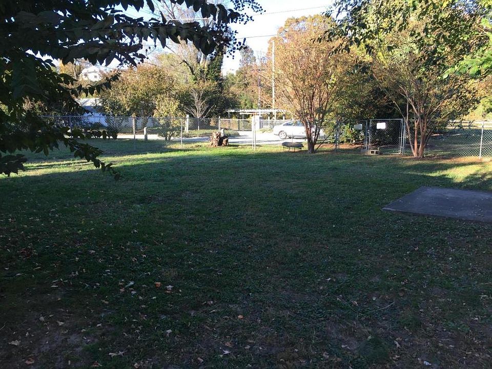 2nd image of 406 Arbor Ave SE