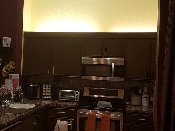 4th image of 4387 Woodstock Dr