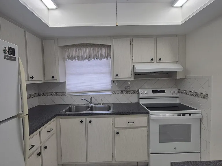 2805 Crosley Dr E #E — Photo 16