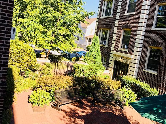 5th image of 445 N Lombard Ave APT 1