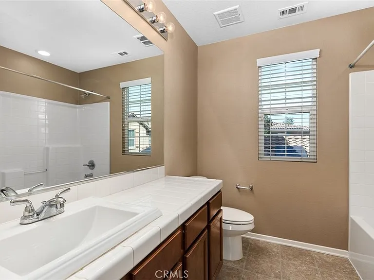 40485 Amesbury Ln — Photo 9