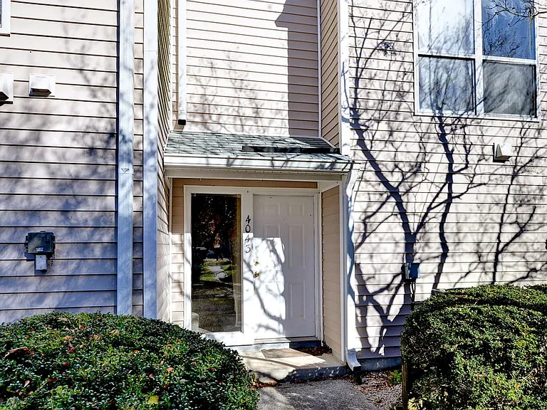 4043 Midlands Rd — Photo 2