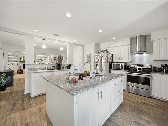 4th image of 1123 Bayshore Dr