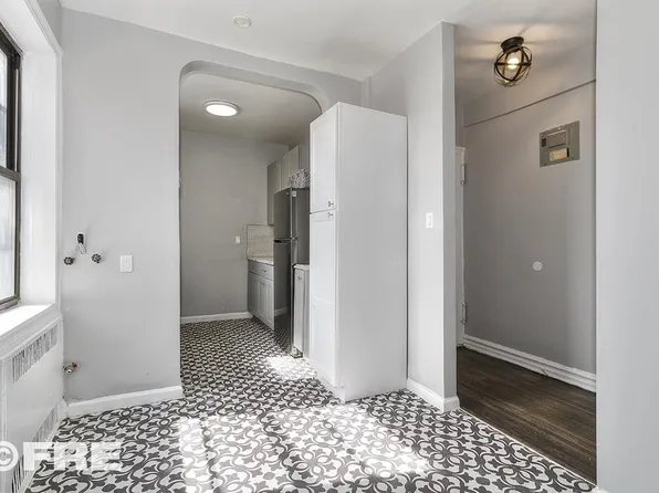 909 East 29th Street image 1 of 13