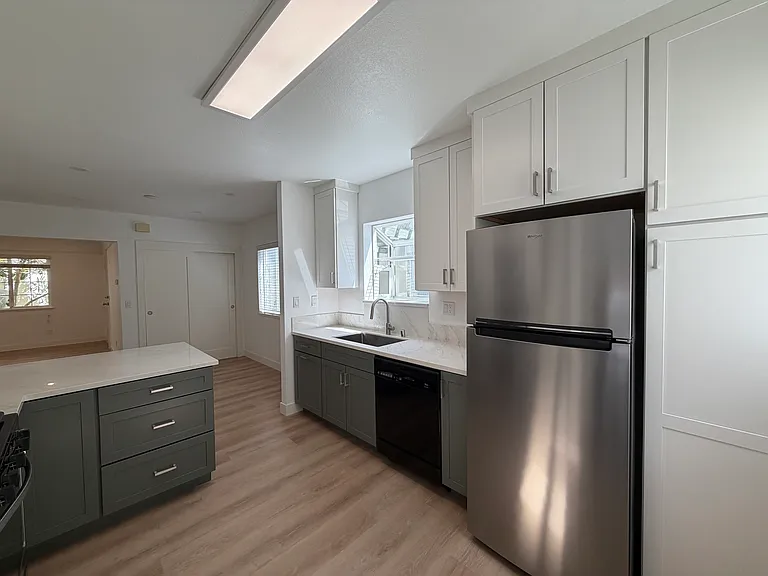 1119 Hopkins Ave — Photo 8