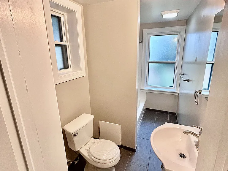 3913 Pine St — Photo 7