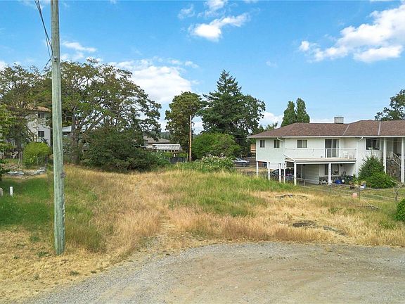 3rd image of 1360 Vista Hts