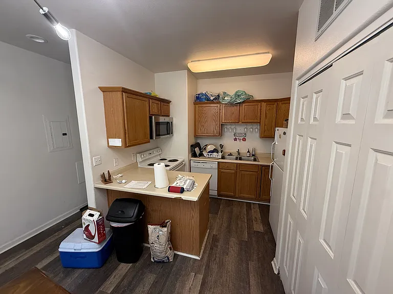605 21st St #C — Photo 3