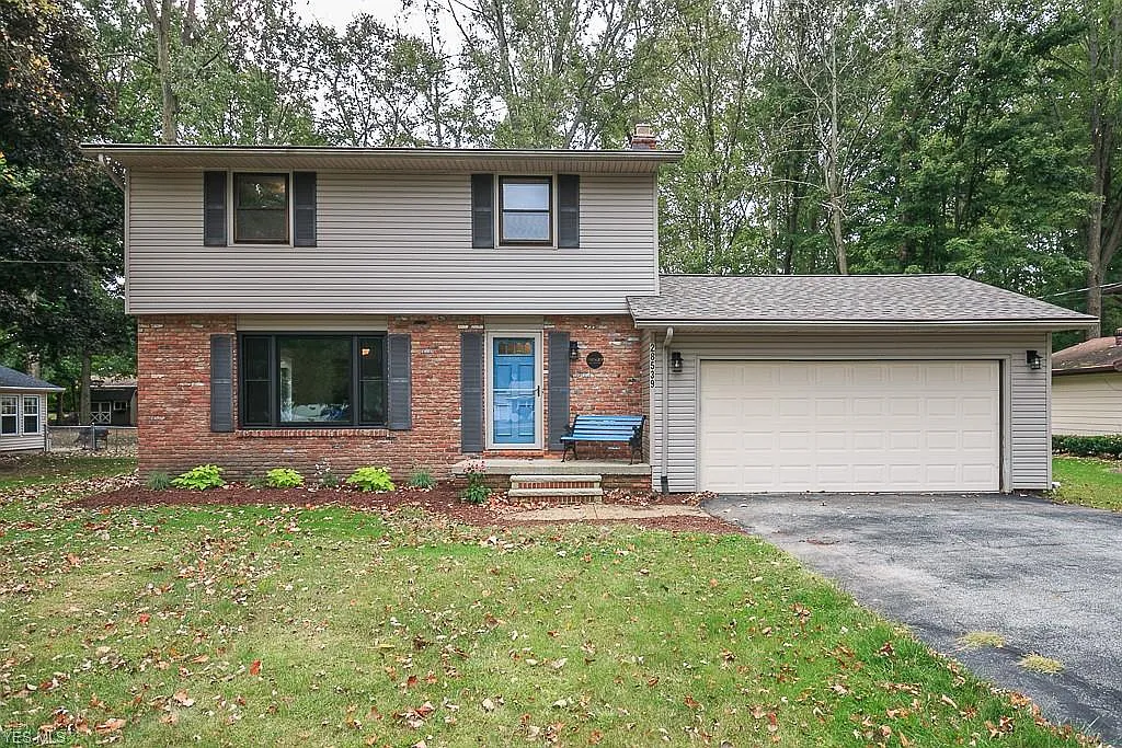 28539 N Park Dr photo 1