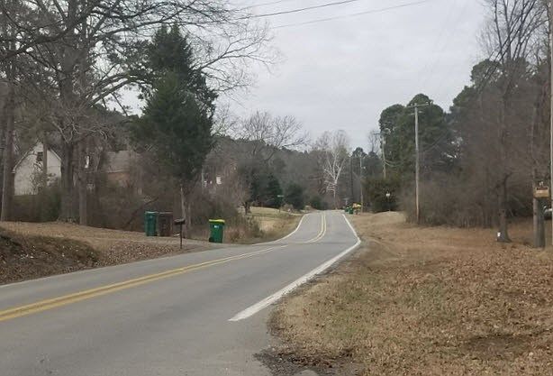2nd image of 2420 Live Oaks Dr