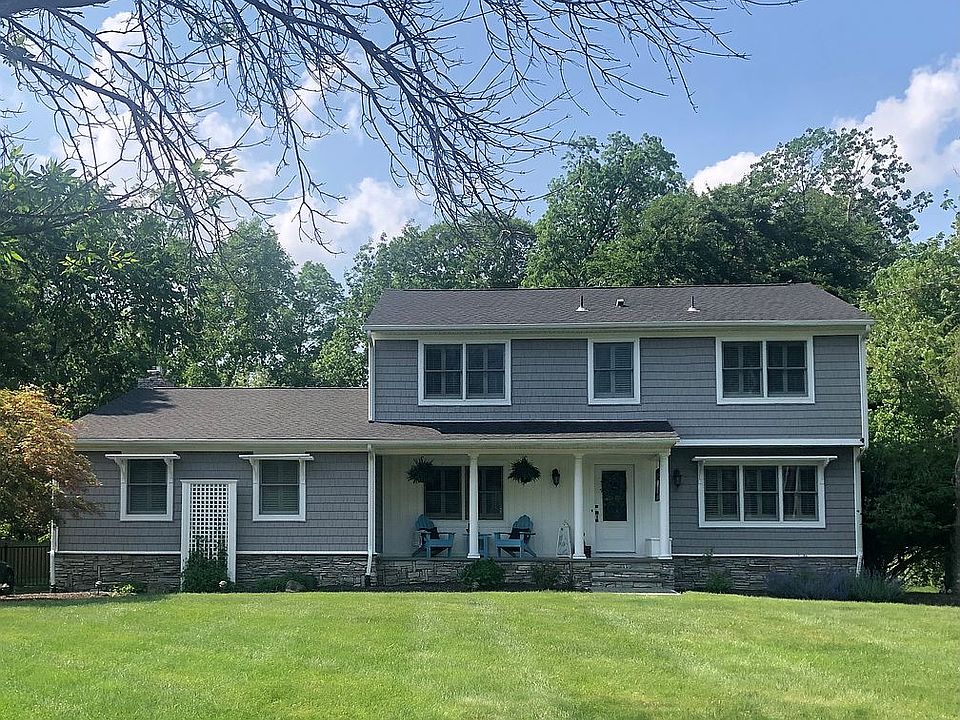 4/5 BR Colonial