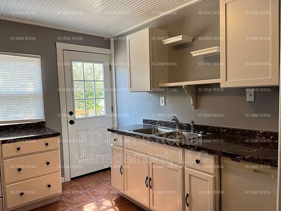 3rd image of 1111 W 44th St #B