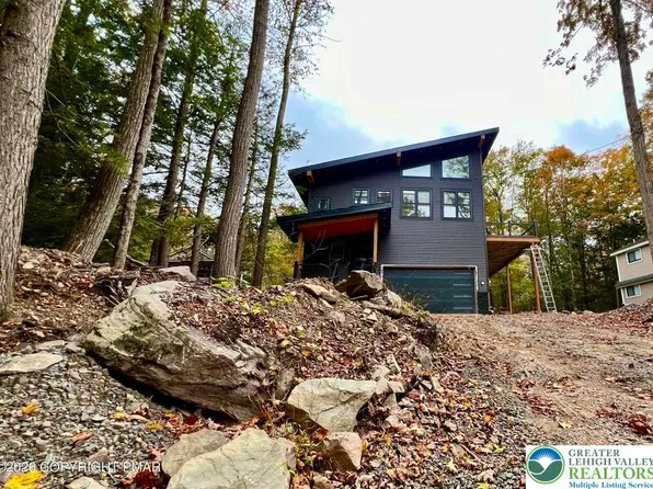 12 Dunhill Ct, Lake Ariel, PA 18436