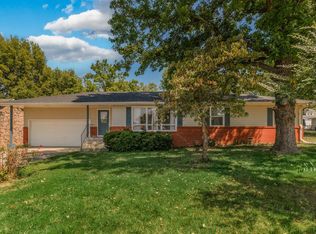 102 N Missouri Ave, Nixa, MO 65714