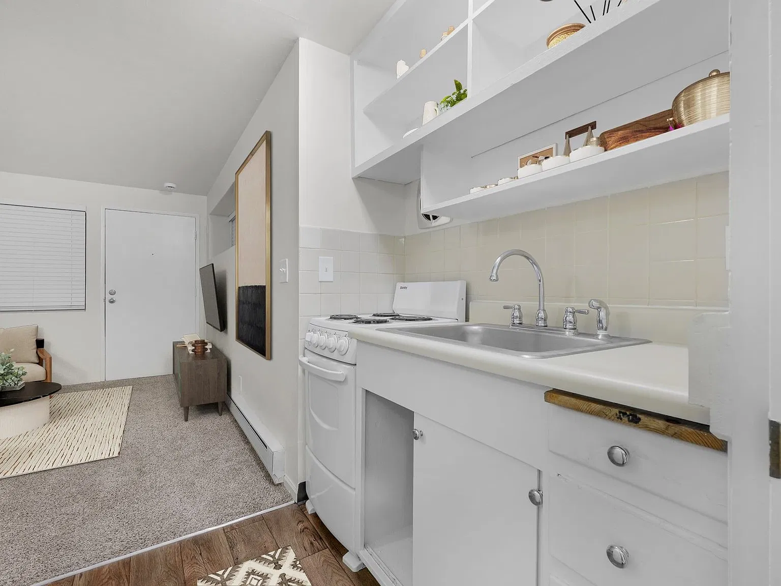 University Crest Apartments — Photo 3