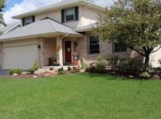 735 Crest Dr, Cary, IL 60013