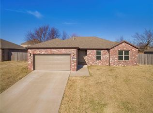 3331 Cherry Knoll Cir, Springdale, AR 72762