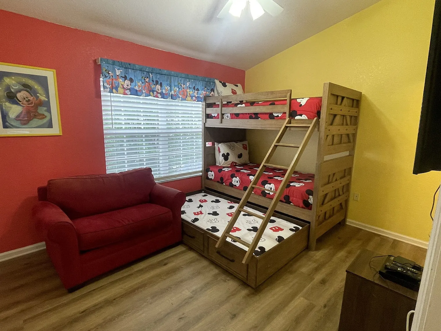 3 bed, 3.0 bath, $6,195 — Photo 3