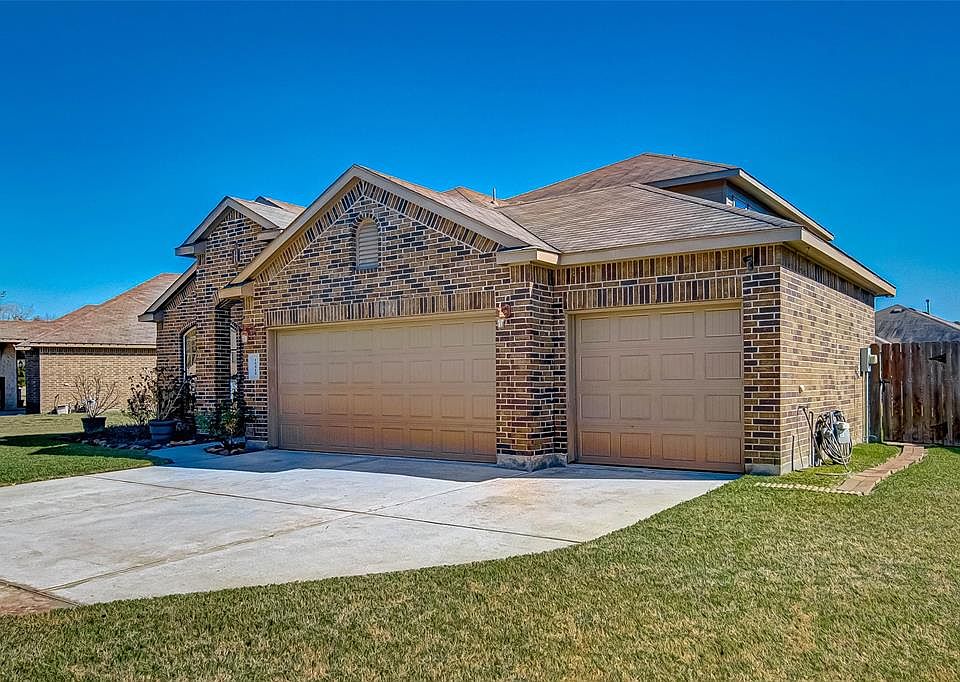 1st image of 18818 Deer Trace Dr