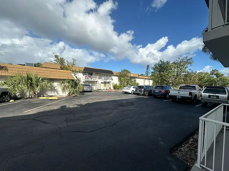 1830 Maravilla Ave #704 — Photo 29