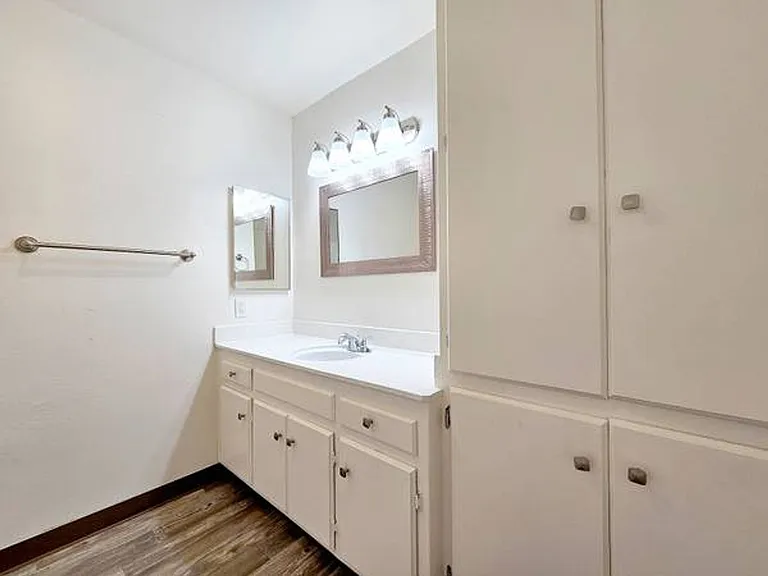 Greentree Apartments — Photo 26