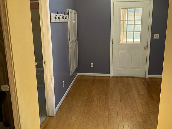 5th image of 41 Laurel St