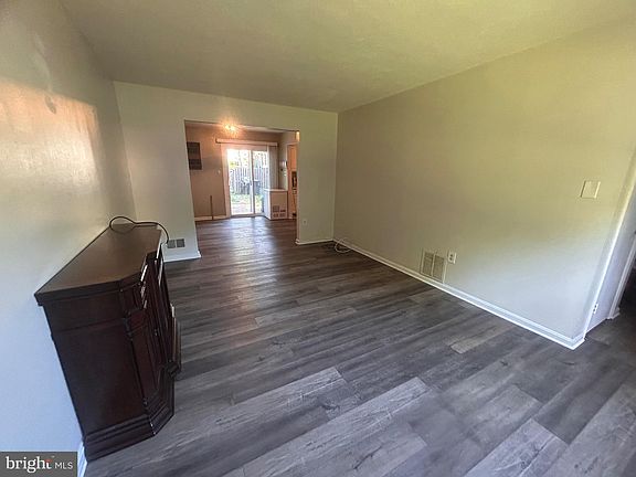 4th image of 9038 Florin Way