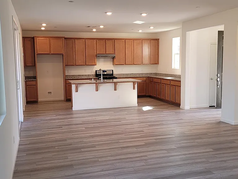1457 W Woodward Ave — Photo 4