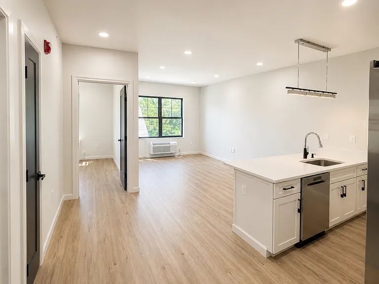 360 Van Houten St #404 — Photo 8