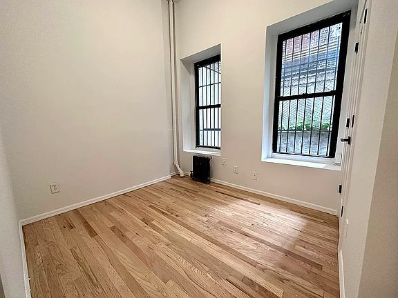 4th image of 152 8th Ave APT 1R