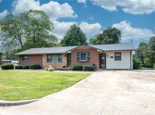 1480 18th Avenue Pl NE, Hickory, NC 28601