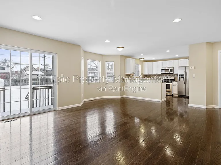 438 Elm St — Photo 3