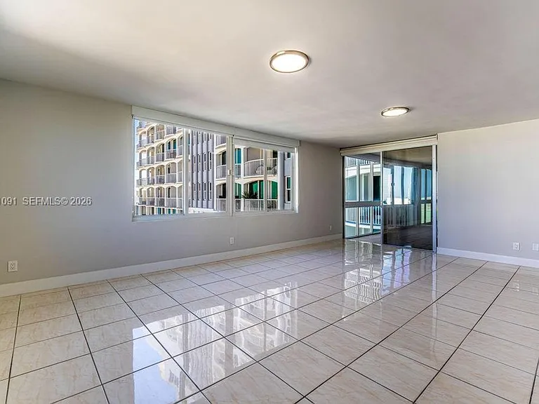 5401 Collins Ave #919 — Photo 7
