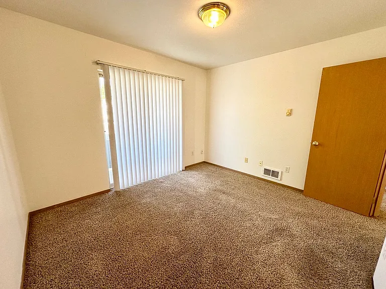 2103 N Yellowstone St — Photo 39