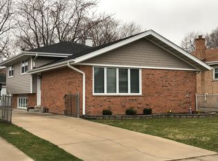 9532 S Meade Ave, Oak Lawn, IL 60453