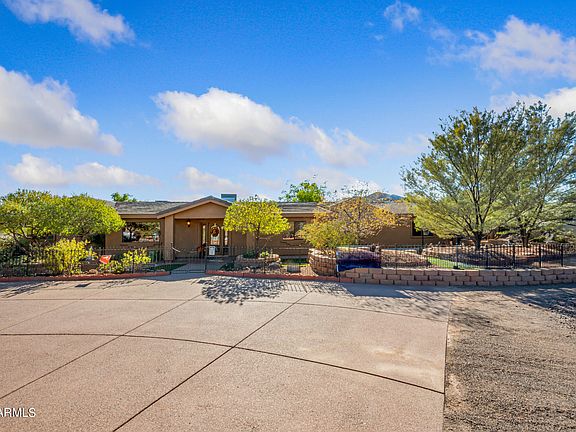 2nd image of 203 E VENADO Drive