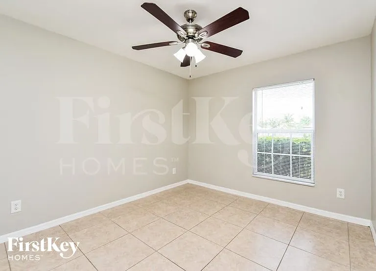 1211 NW 12th Pl — Photo 10