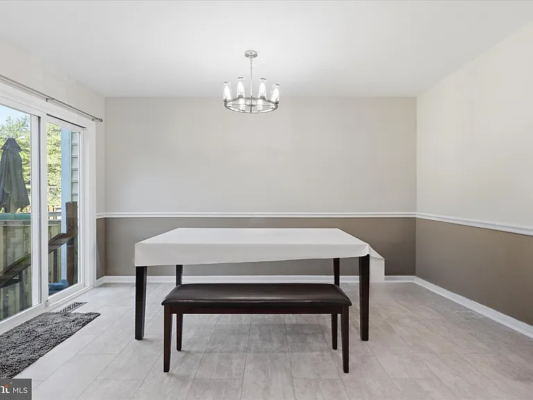 111 Connery Ter SW — Photo 7