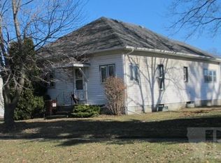618 S 7th St, Chariton, IA 50049