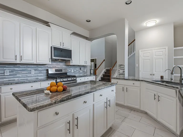 9309 Stonewood Dr — Photo 10