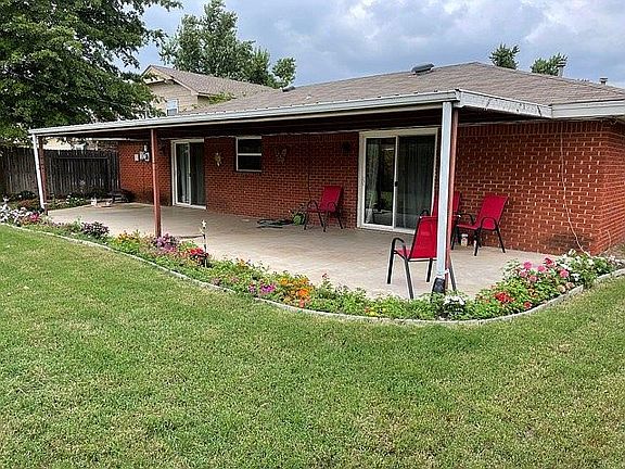 Covered patio: 41'x14'