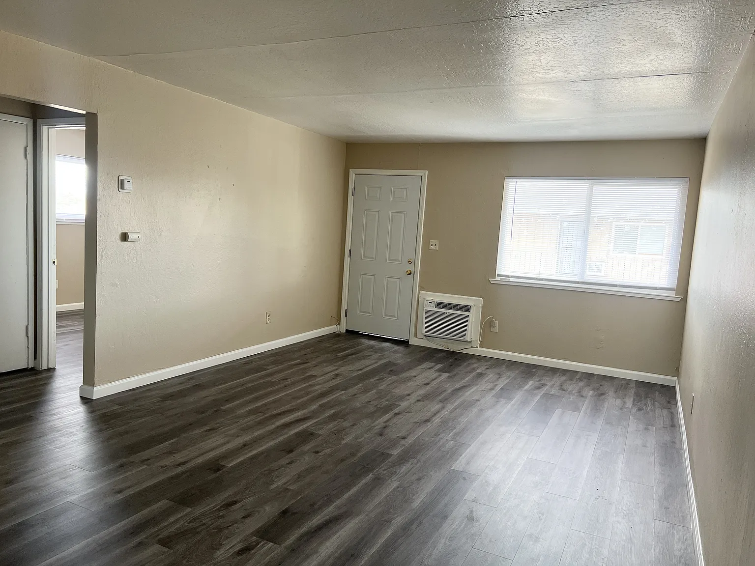 516 W Tregallas Rd — Photo 1