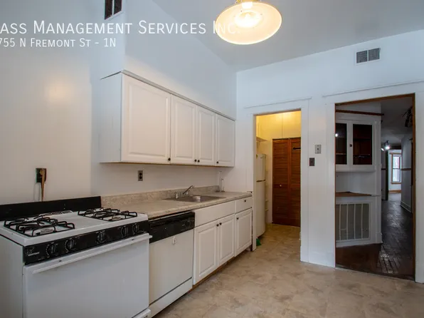 3755 N Fremont St #1N, Chicago, IL 60613