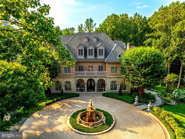 9120 Mine Run Dr, Great Falls, VA 22066