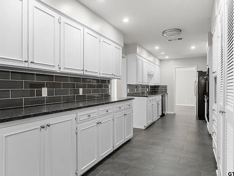 3200 Decharles St — Photo 12