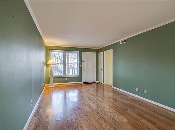 3rd image of 233 Westfield Dr