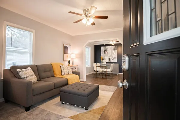 2 bed, 708 sqft, $1,799 — Photo 3
