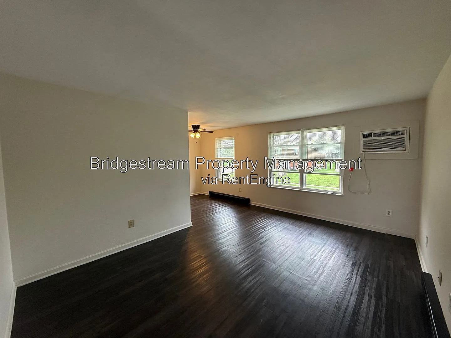 2 bed, 1.0 bath, 870 sqft, $895 — Photo 1