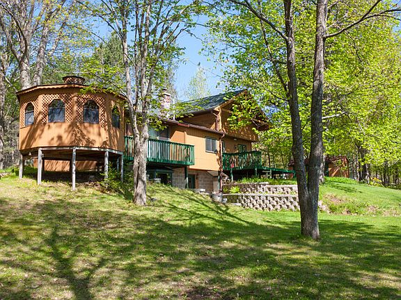 Quinn House - lakeside : Backside of the house, lakeside.