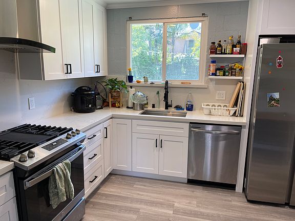3rd image of 1123 Hollyburne Ave #1